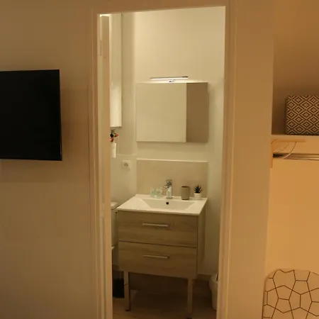 Studio Cosy Grey Modern And Calm 25min Paris Lejlighed