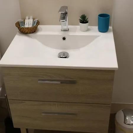 Studio Cosy Grey Modern And Calm 25min Paris